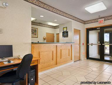 Super 8 By Wyndham Huntington Hotel Interior foto