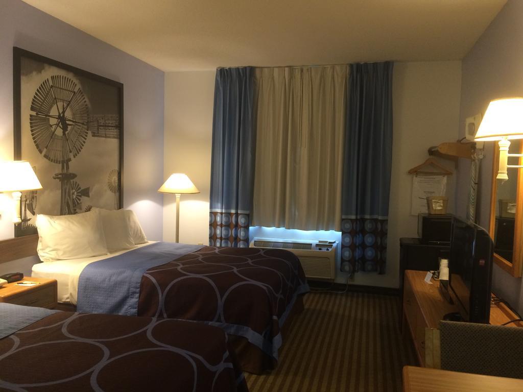 Super 8 By Wyndham Huntington Hotel Exterior foto