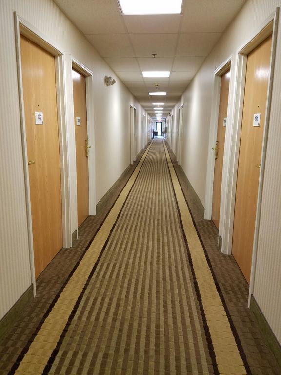 Super 8 By Wyndham Huntington Hotel Exterior foto